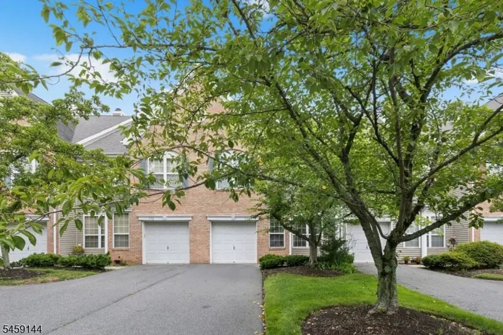 774 Featherbed Lane, Clark Twp.