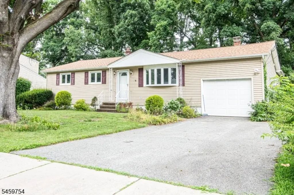 28 Overlook Dr, Jefferson Twp.