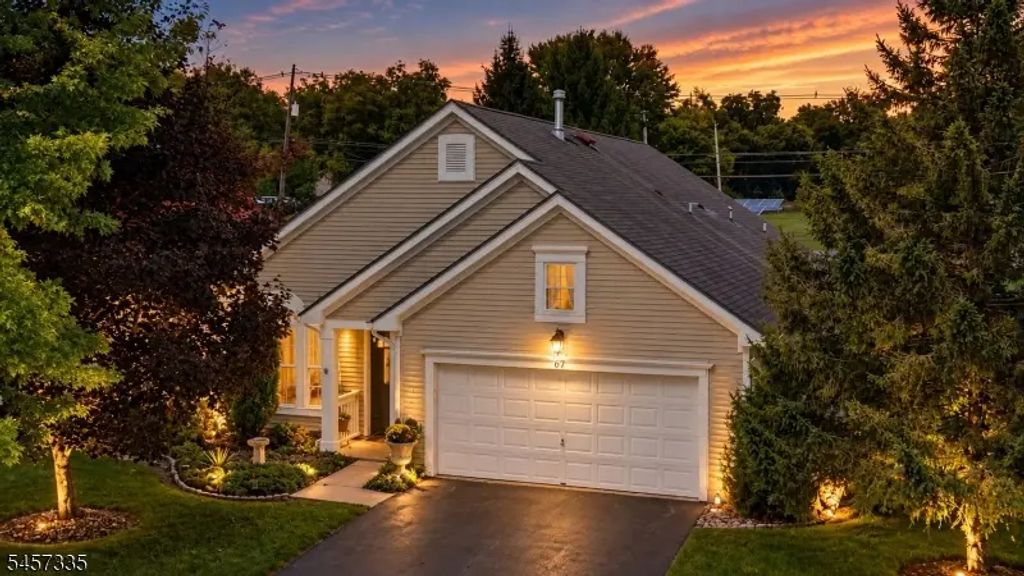62 Kensington Cir, White Twp.