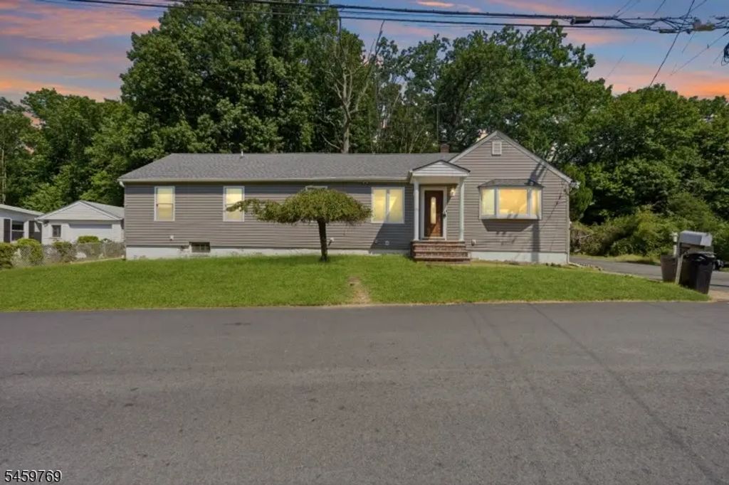 50 Woods Rd, Little Falls Twp.