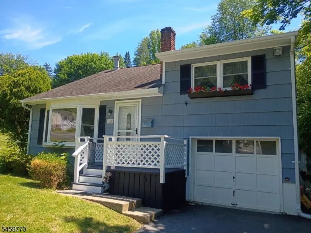4 Adams Dr, Ogdensburg Boro