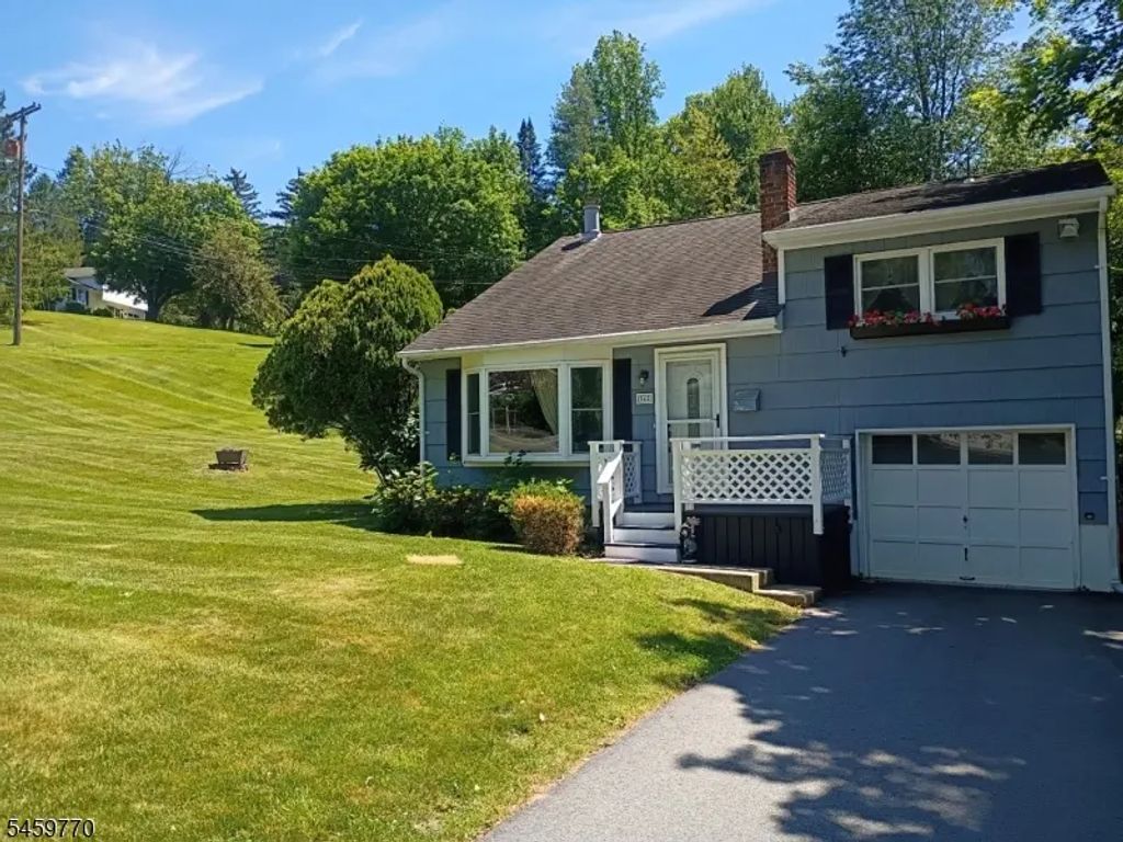 4 Adams Dr, Ogdensburg Boro