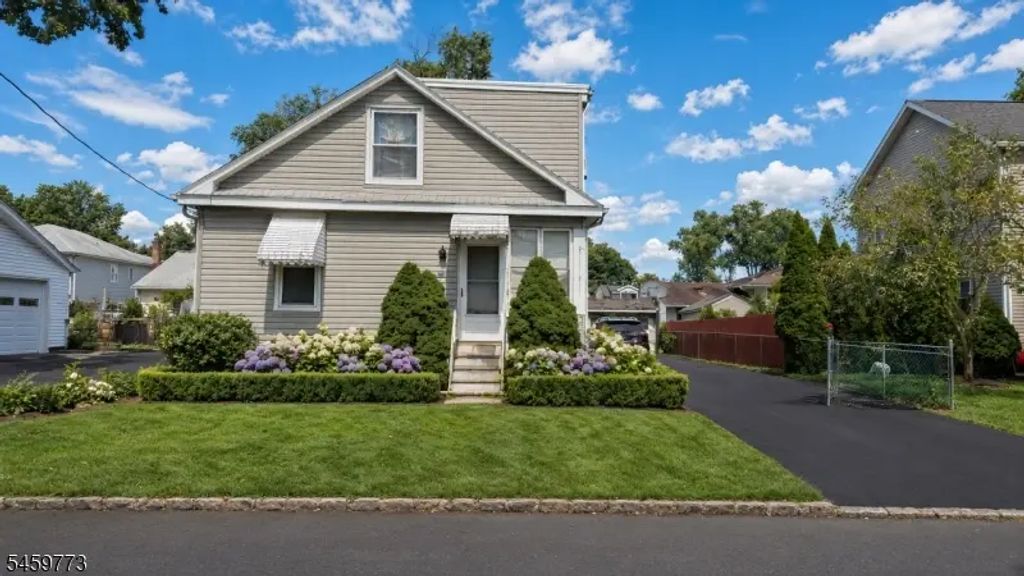 20 Diven St, Springfield Twp.