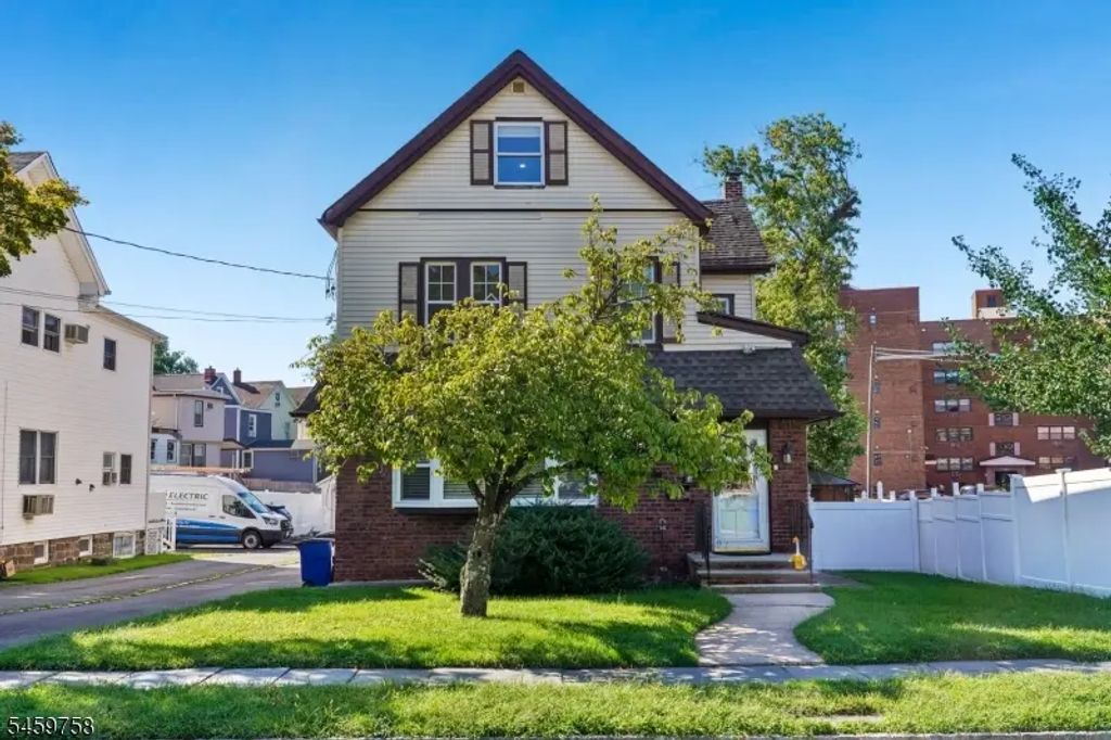 164 Washington St, Bloomfield Twp.
