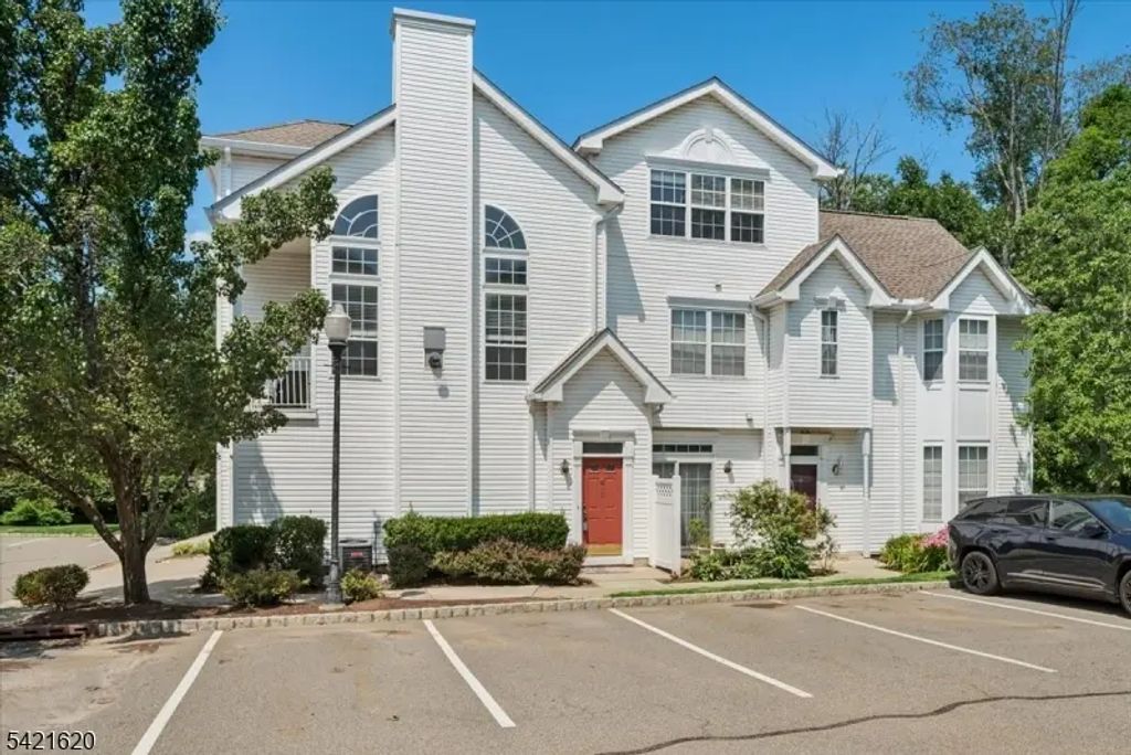 82 Hancock Dr, Morris Twp.