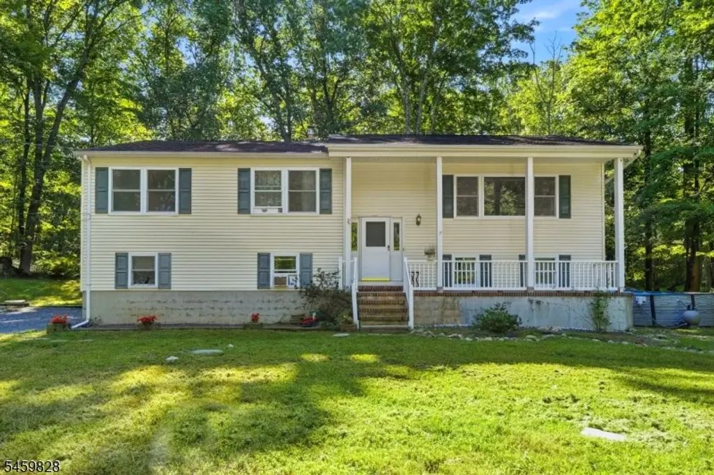 8 Ridge Rd, Independence Twp.