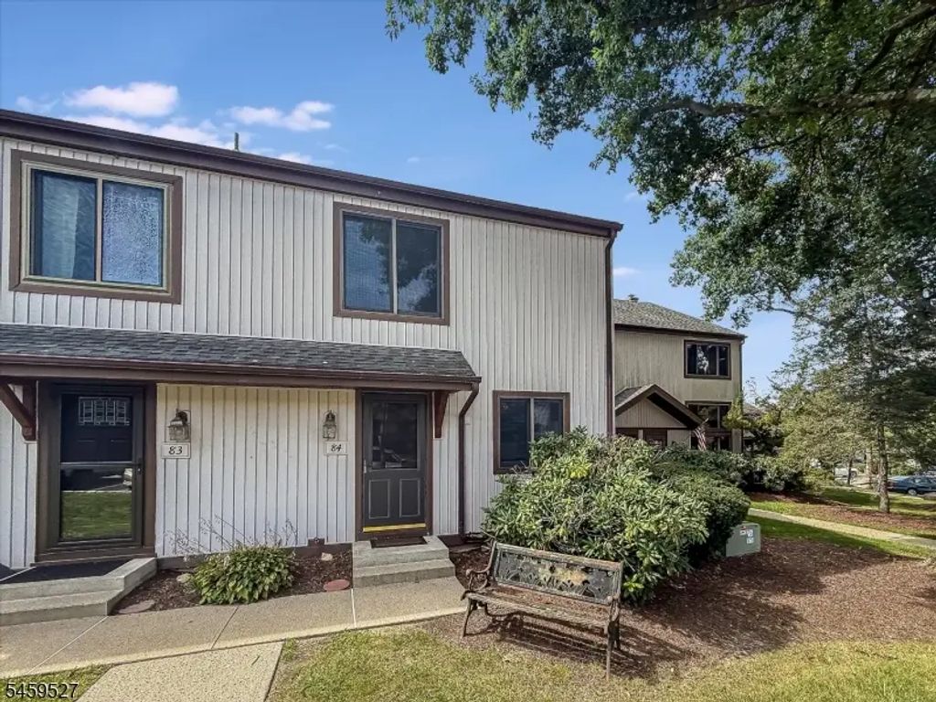 584 Dell Pl, Stanhope Boro