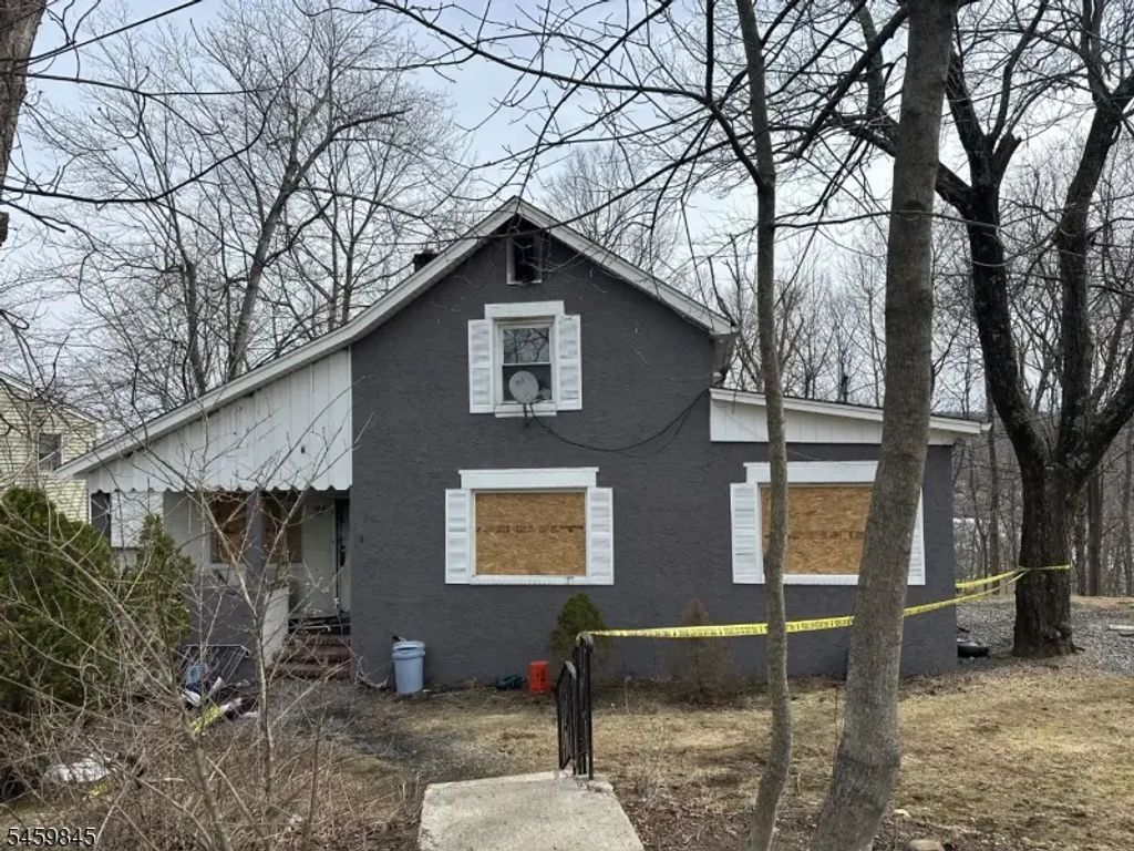 9 Cedarbrook Rd, West Milford Twp.