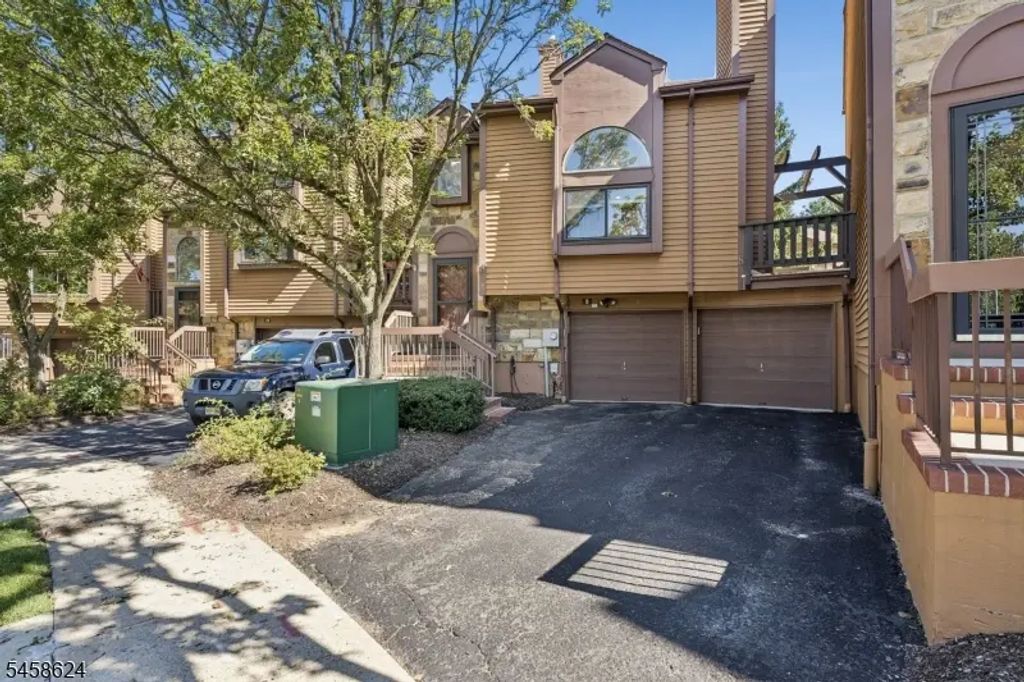 8 Faesch Ct, Rockaway Twp.