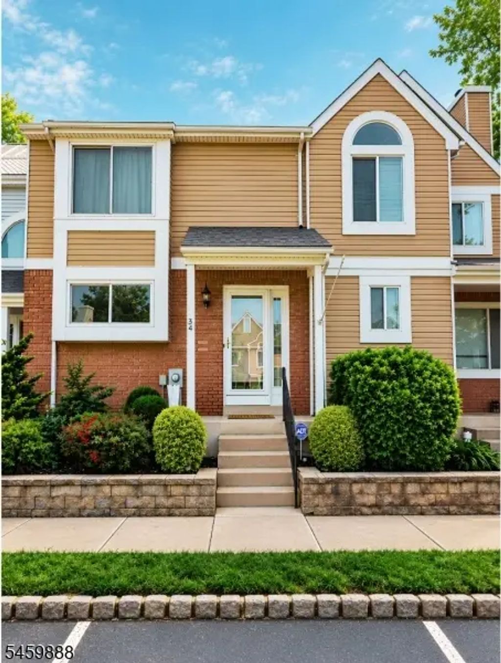 34 Whitehall Ct, Hillsborough Twp.