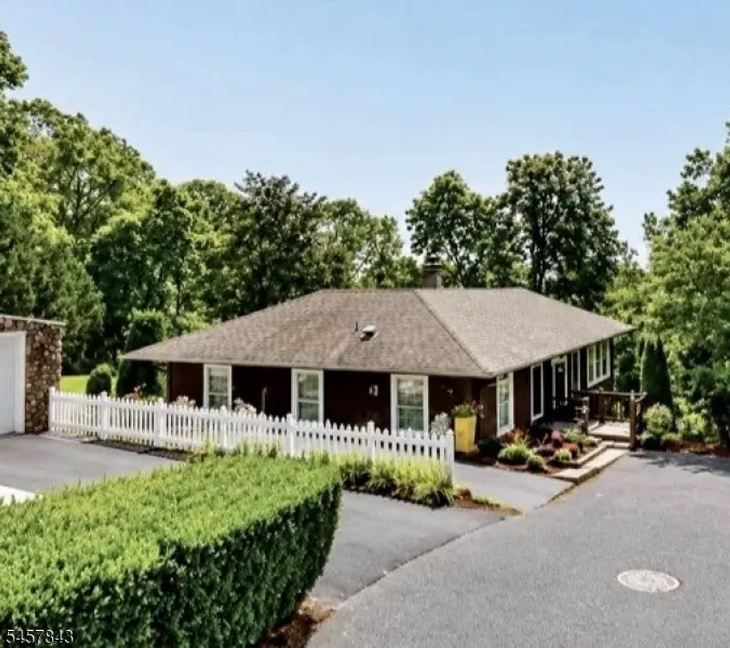 51 Tecumseh Path, Lincoln Park Boro
