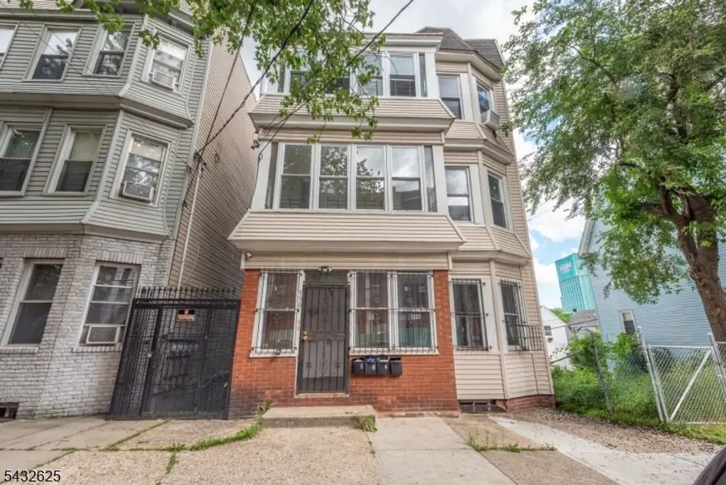 130 Milford Ave, Newark City