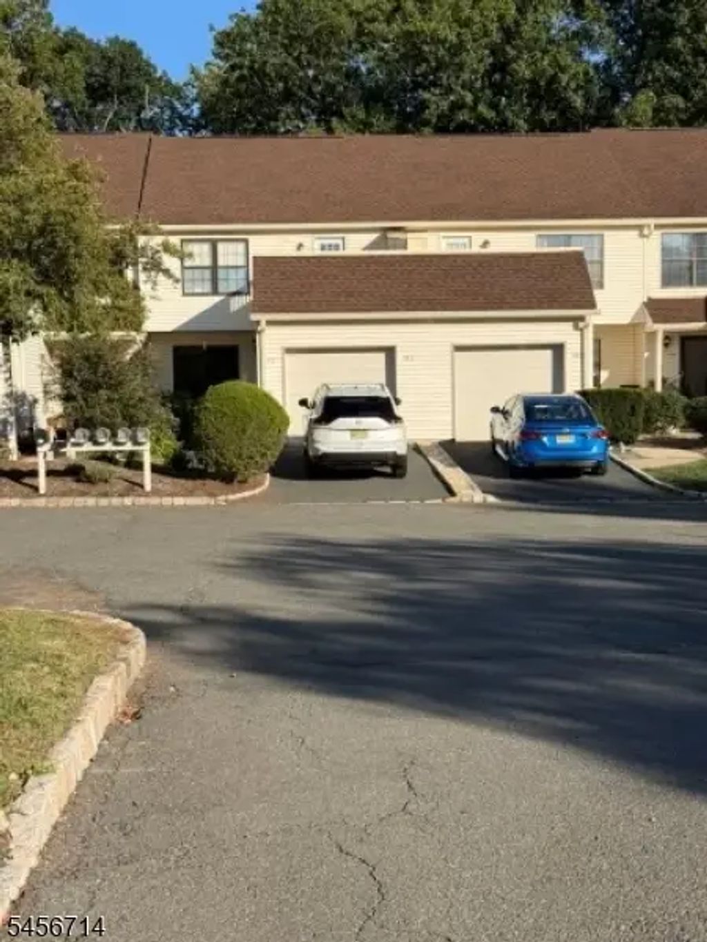 317 Jamestown Ct, Raritan Twp.