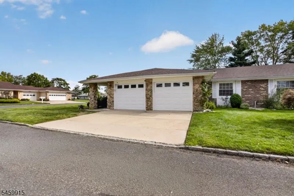 484a Fairton Dr, Monroe Twp.