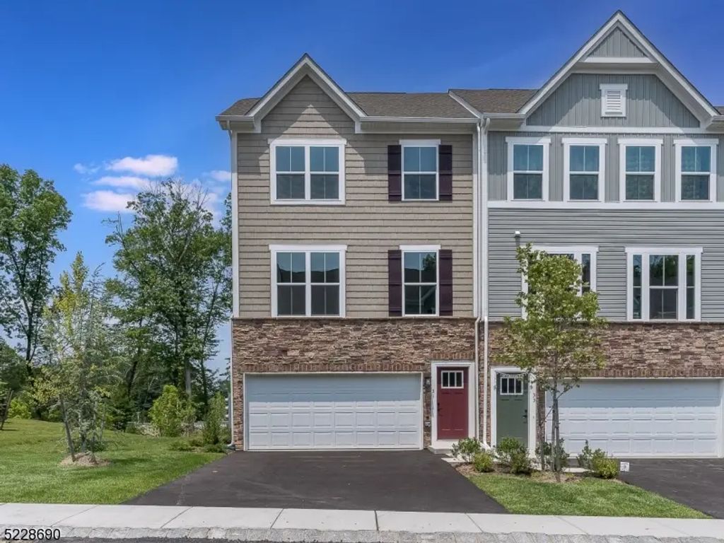 31 Force Dr, Mount Olive Twp.
