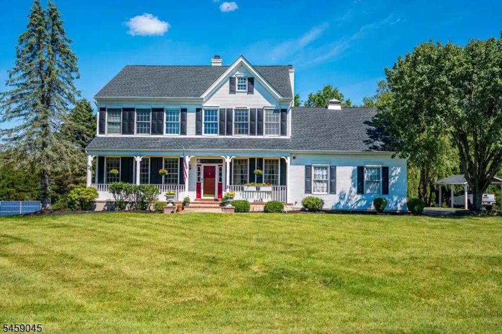 3 Summer Cottage Ln, Franklin Twp.