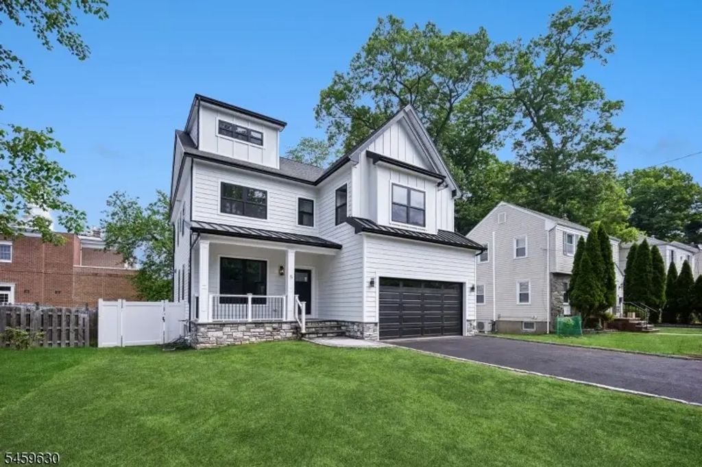 5 Briar Cliff Rd, Livingston Twp.