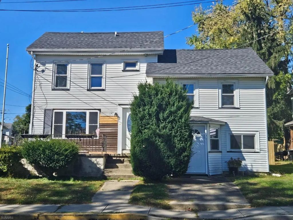 56 E Church St, Washington Boro