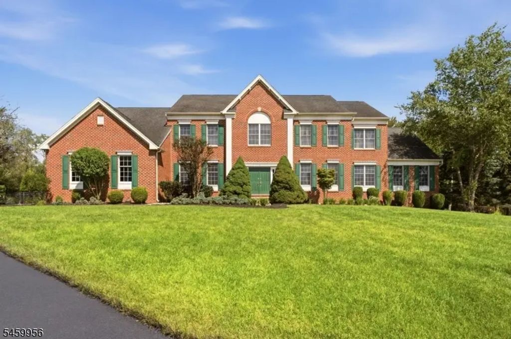 3 Longbow Ter, Raritan Twp.