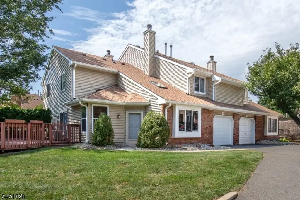 10 Driftwood Dr, Franklin Twp.