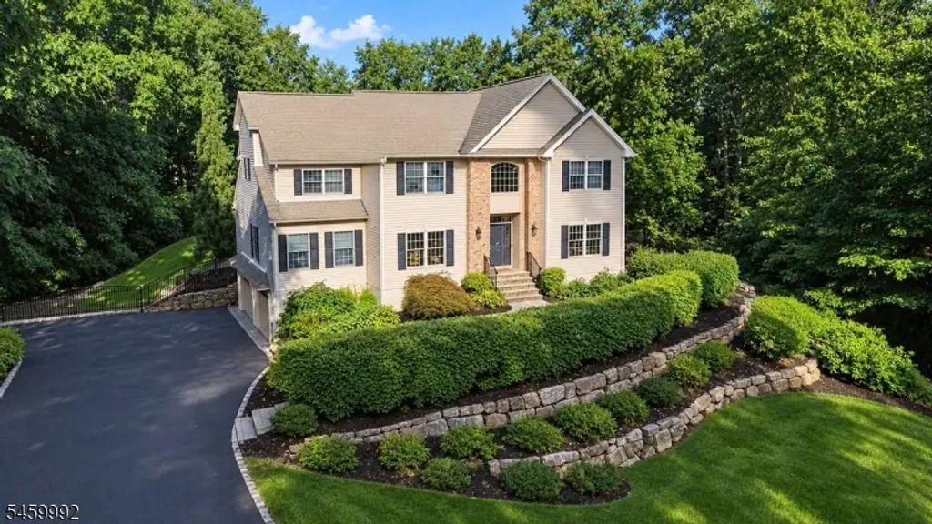 8 Goldfinch Run, Kinnelon Boro