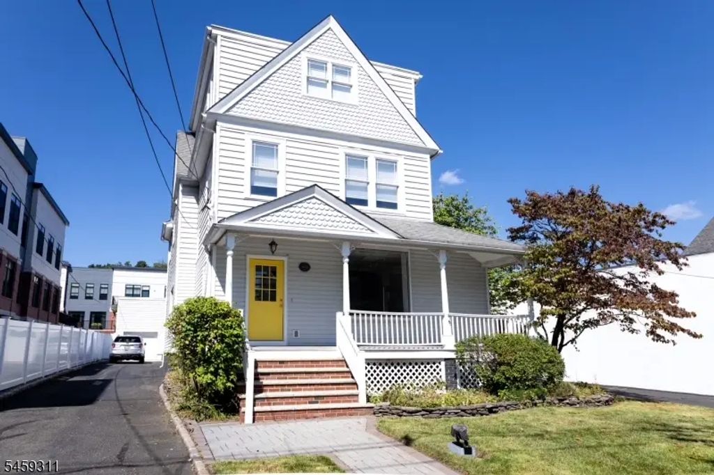 393 Millburn Ave, Millburn Twp.