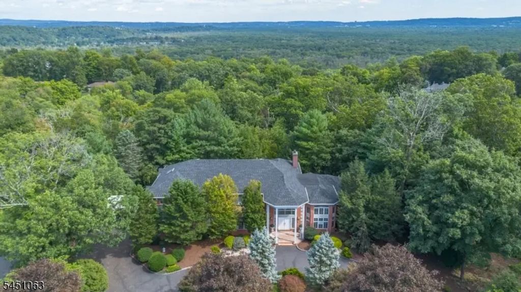 18 Nathan Dr, Montville Twp.