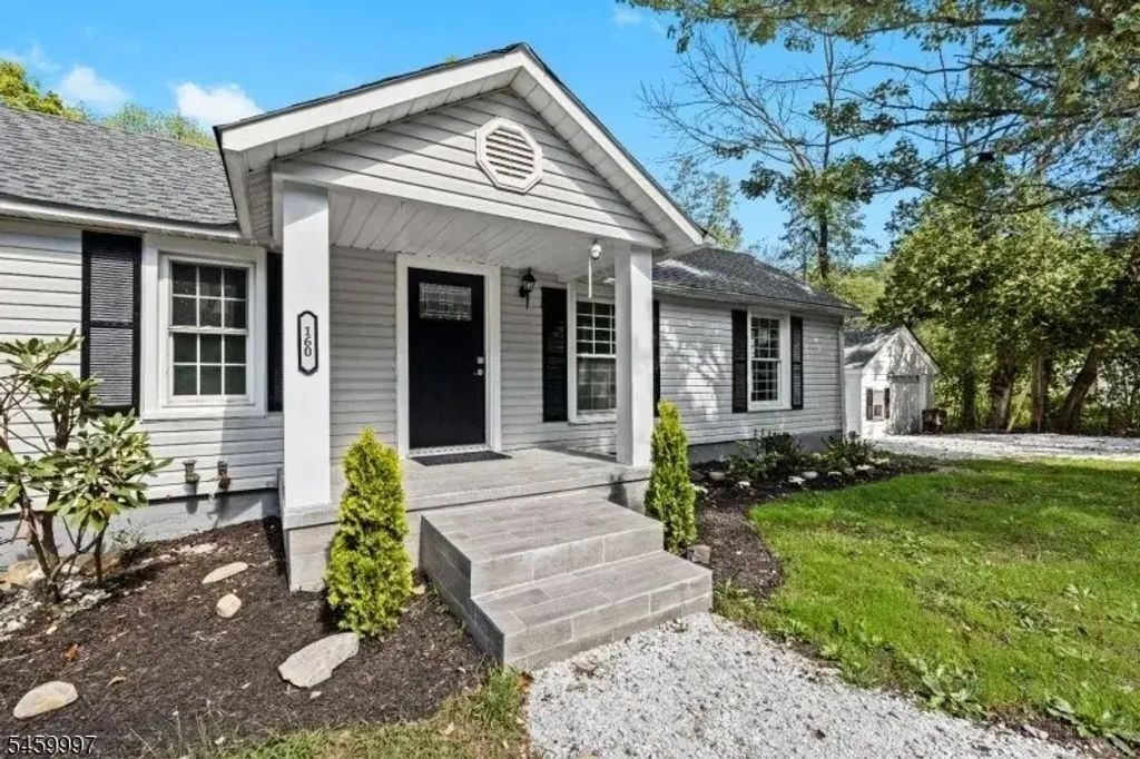160 River Rd, Montague Twp.