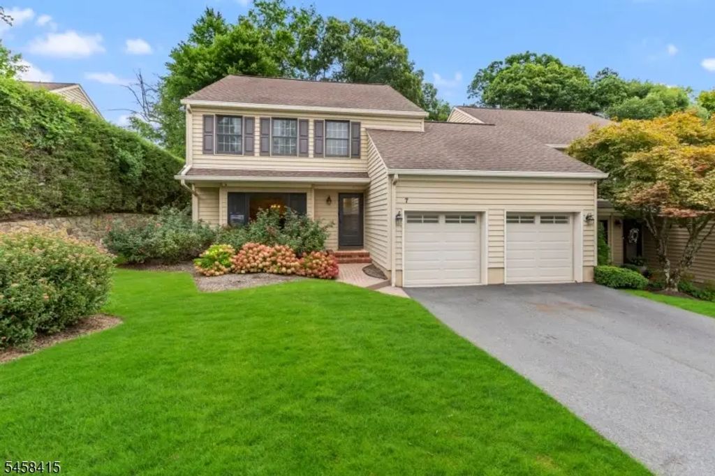 7 Shadowbrook Ln, Harding Twp.