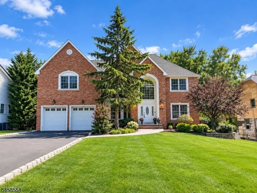 165 Briarheath Lane, Clark Twp.