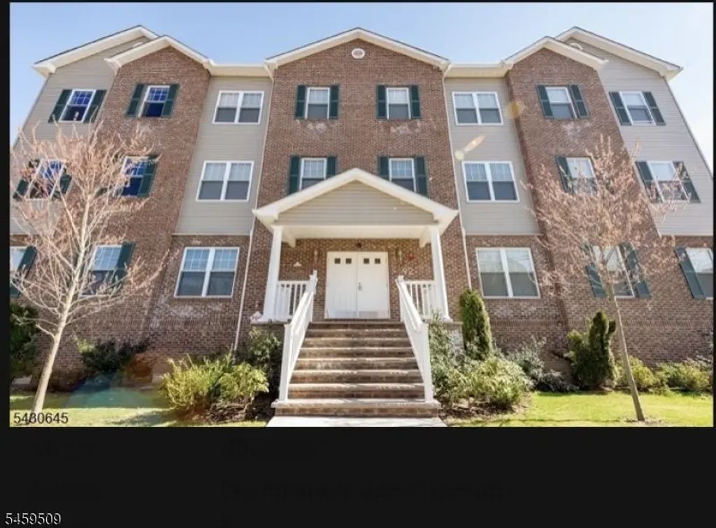 92 Willow St, Bloomfield Twp.