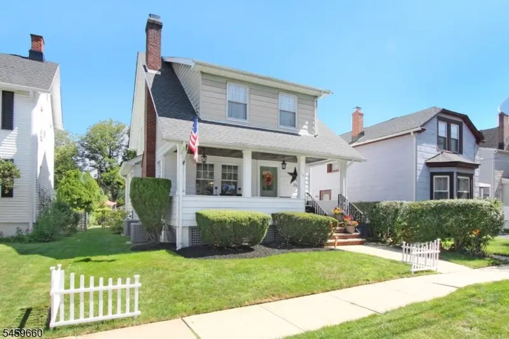 35 Essex Ave, Bloomfield Twp.