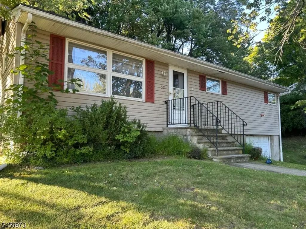 55 Hillside Dr, Hamburg Boro