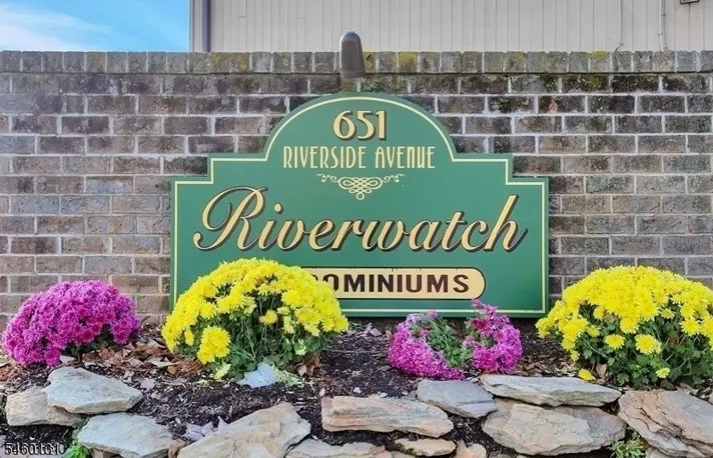 651 Riverside Ave, Lyndhurst Twp.