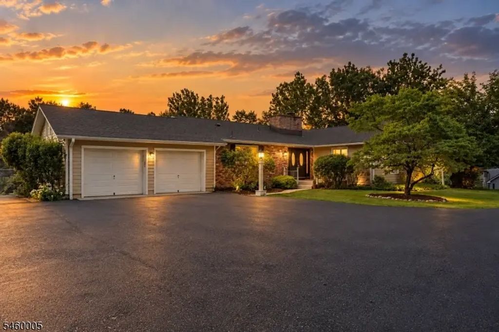 135 W Mountain Rd, Sparta Twp.