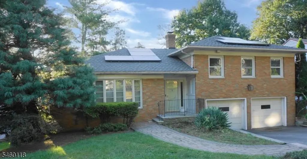 8 Mountain Way S, West Orange Twp.