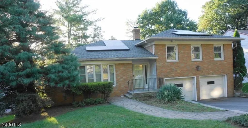 8 Mountain Way S, West Orange Twp.