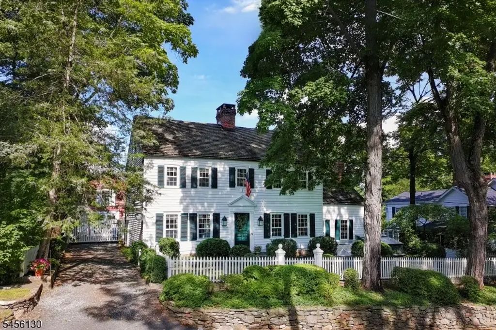 8 Joliet Street, Tewksbury Twp.