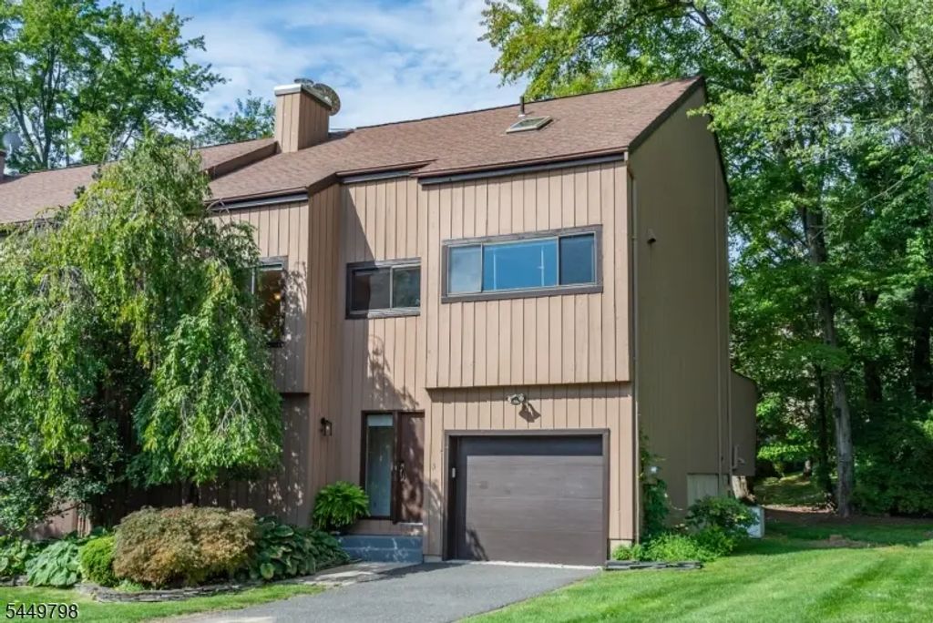 5 Cedar Ln, Harding Twp.