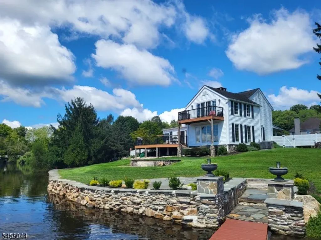 61 Race St, Union Twp.