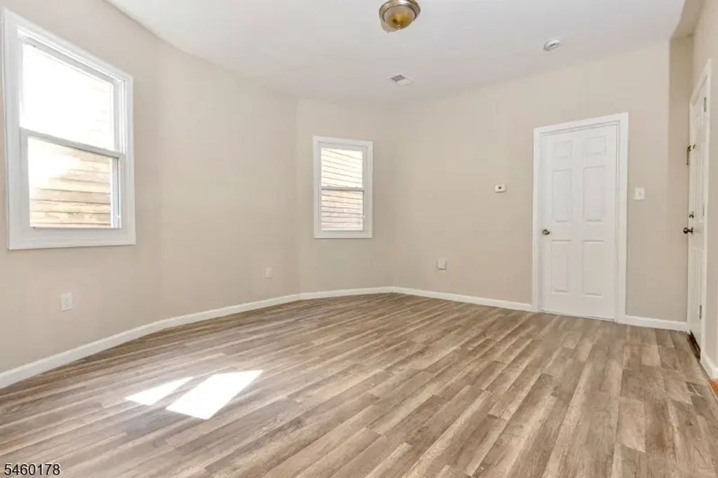 186 N 17th St, East Orange City