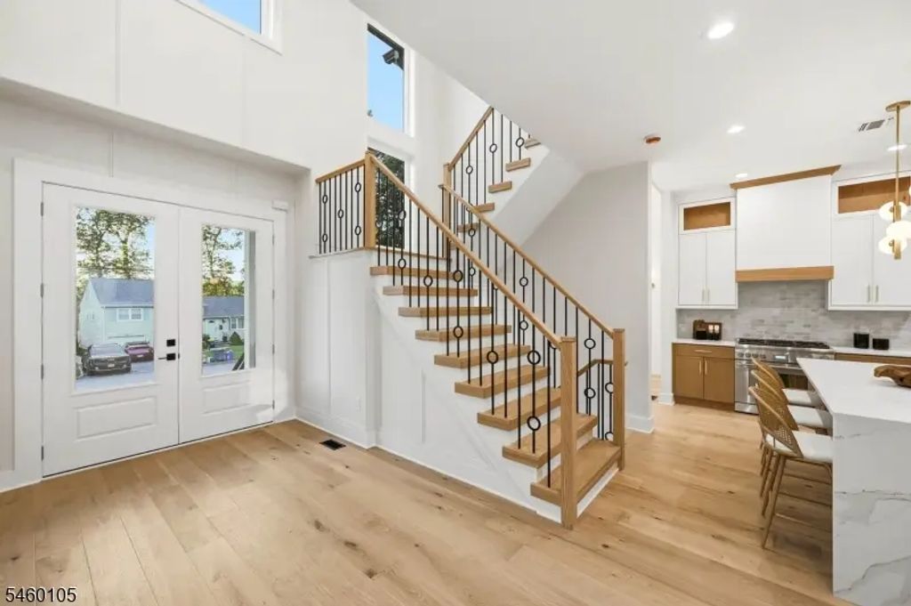 25 Claremont Ave, Livingston Twp.