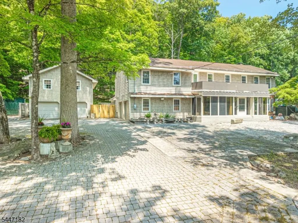 90 Emmans Rd, Roxbury Twp.