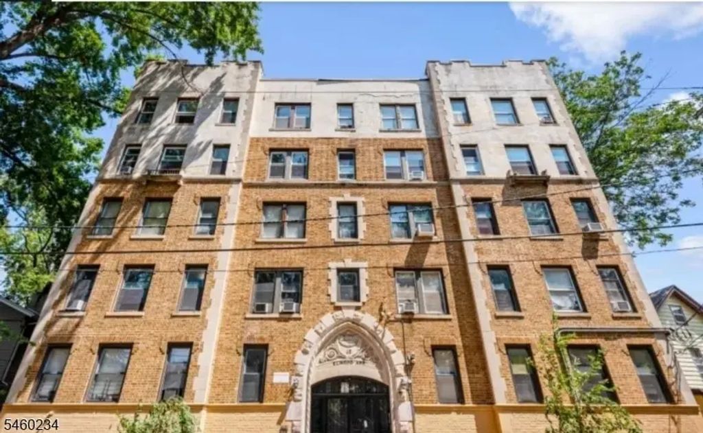 17 Elwood Pl Apt 304, Newark City
