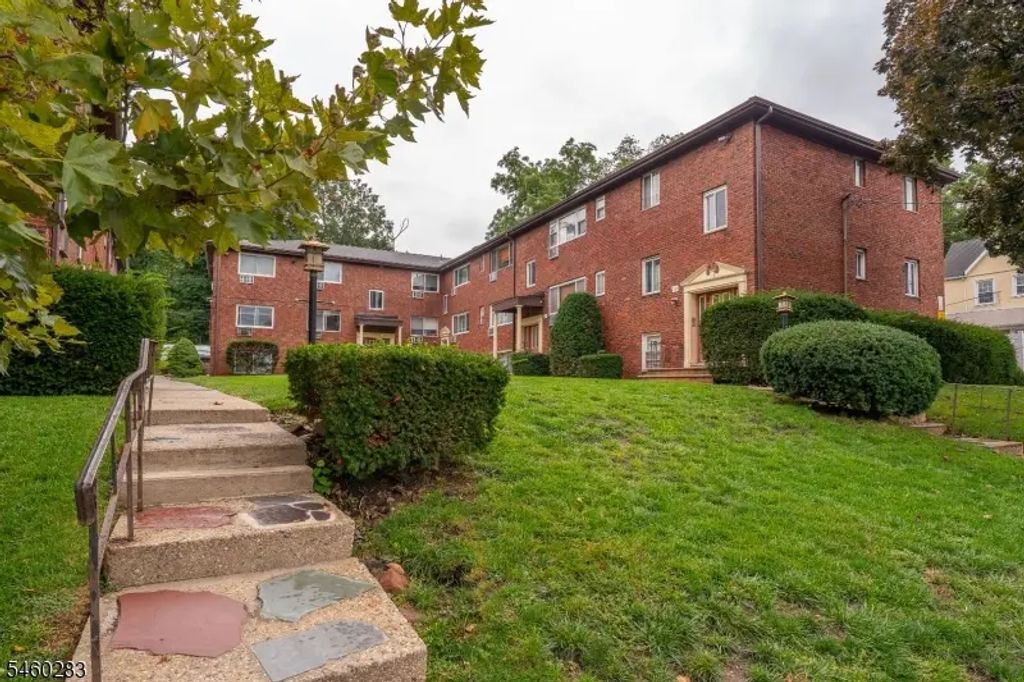 378 Valley St, South Orange Village Twp.