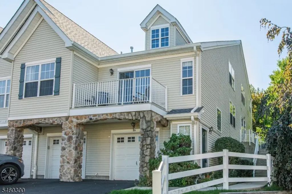 904 Wendover Ct, Randolph Twp.