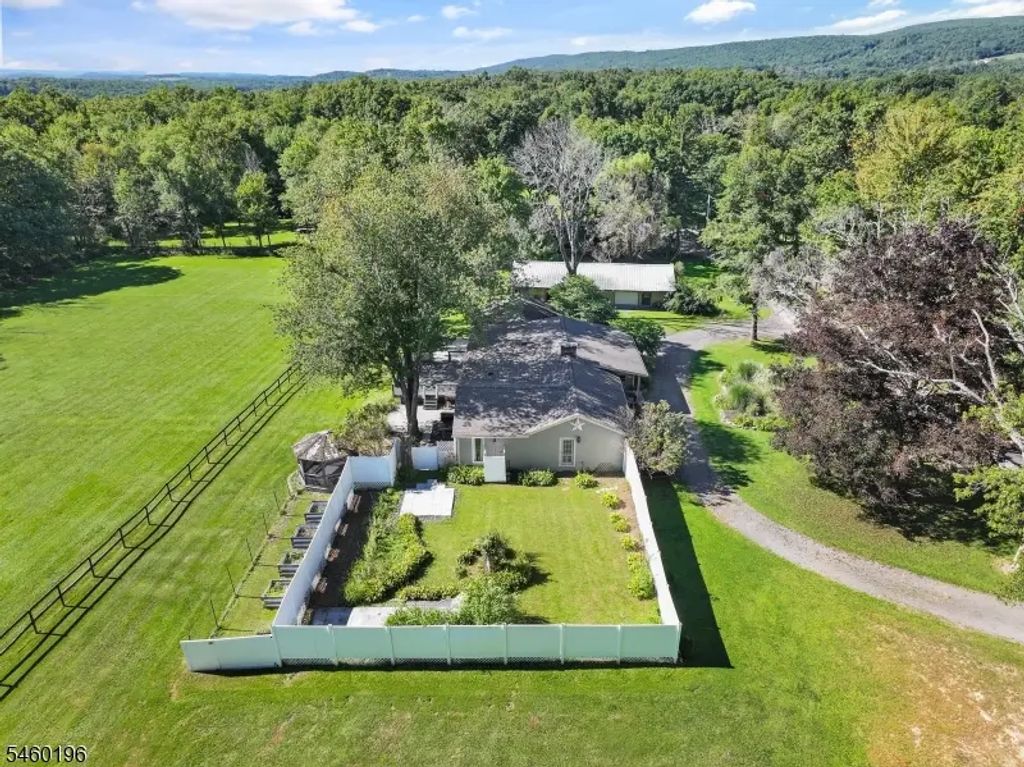 76 Glen Rd, Wantage Twp.