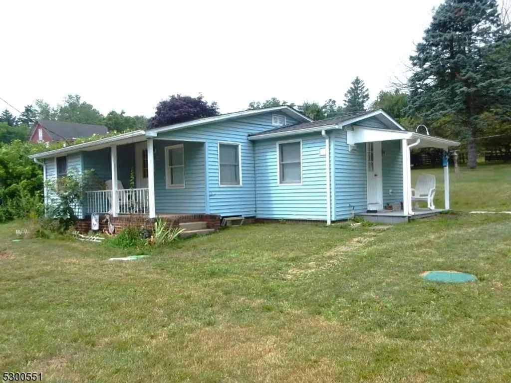 215 Main St., Mansfield Twp.