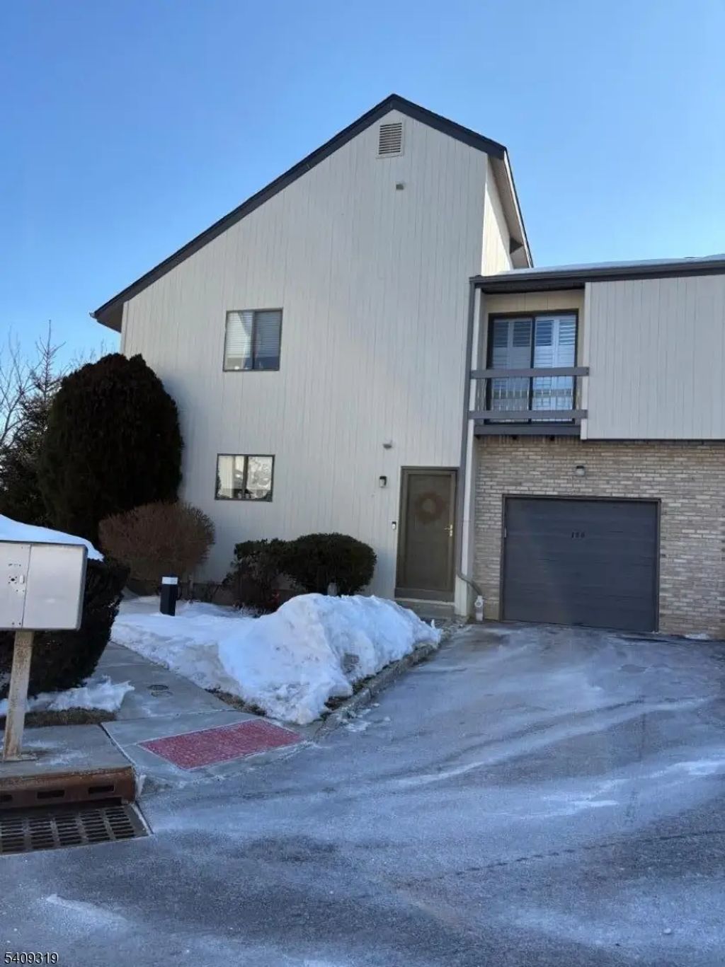 186 Locust Ln Ondo, Bernards Twp.