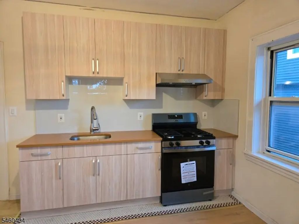 73 Elm St, Montclair Twp.